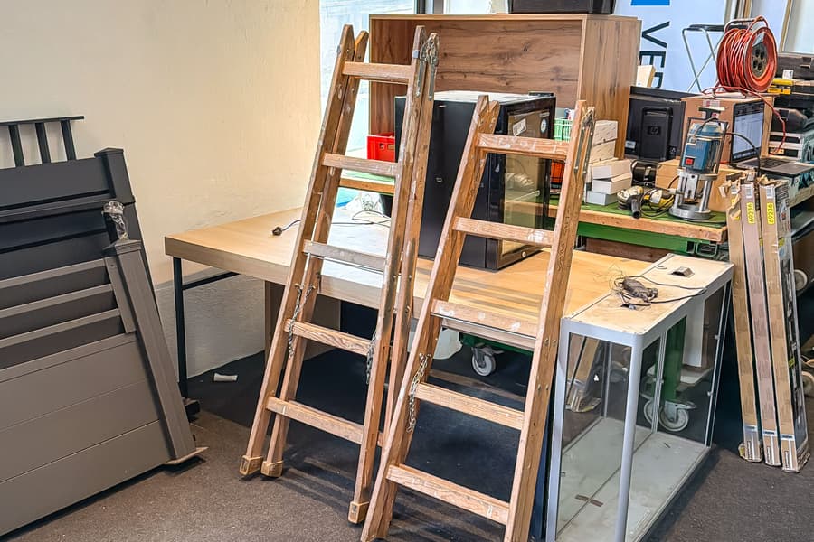 2 Holzstehleitern, 2x5-sprossig
